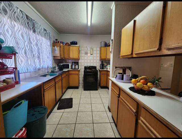 2 BEDROOM FLAT FOR SALE IN THREE RIVERS PROPER